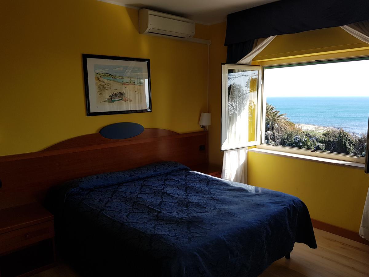 Hotel L'Isola Santa Marinella Exteriér fotografie